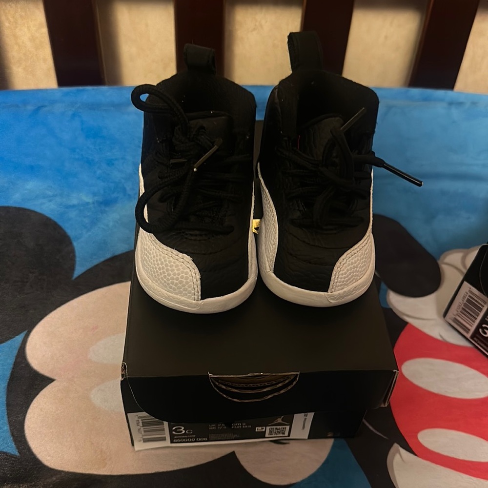 JORDAN Black and White